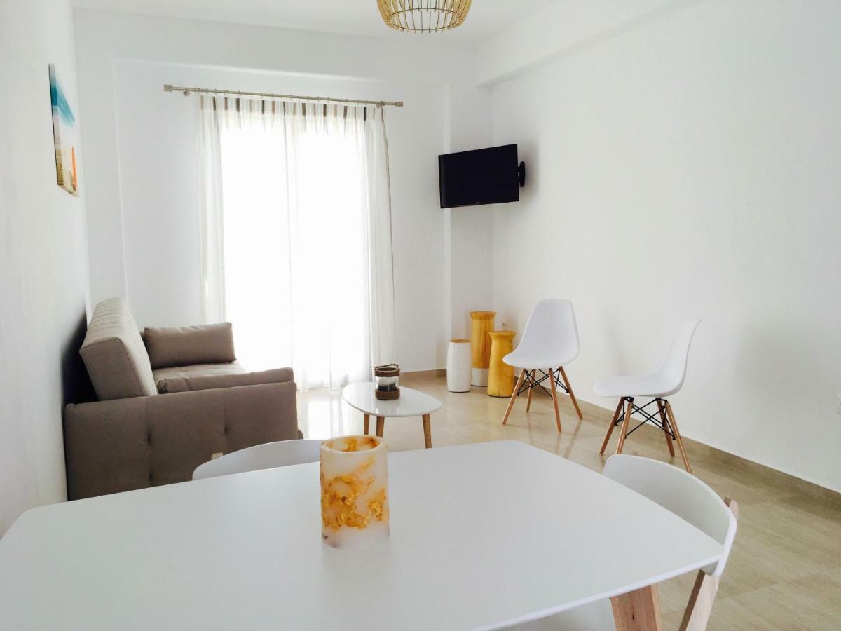 Eleftheria Hotel & Apartments Ornos  Buitenkant foto